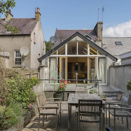 بيت للعطل The River House